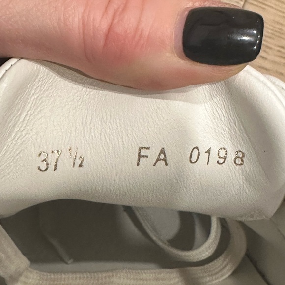 Louis Vuitton sneakers size 37.5 - Picture 8 of 9